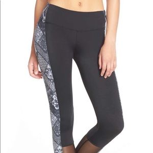 Women’s Onzie yoga leggings black and white XS